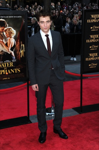 Illustration for article titled Robert Pattinson Grows Up On The Red Carpet